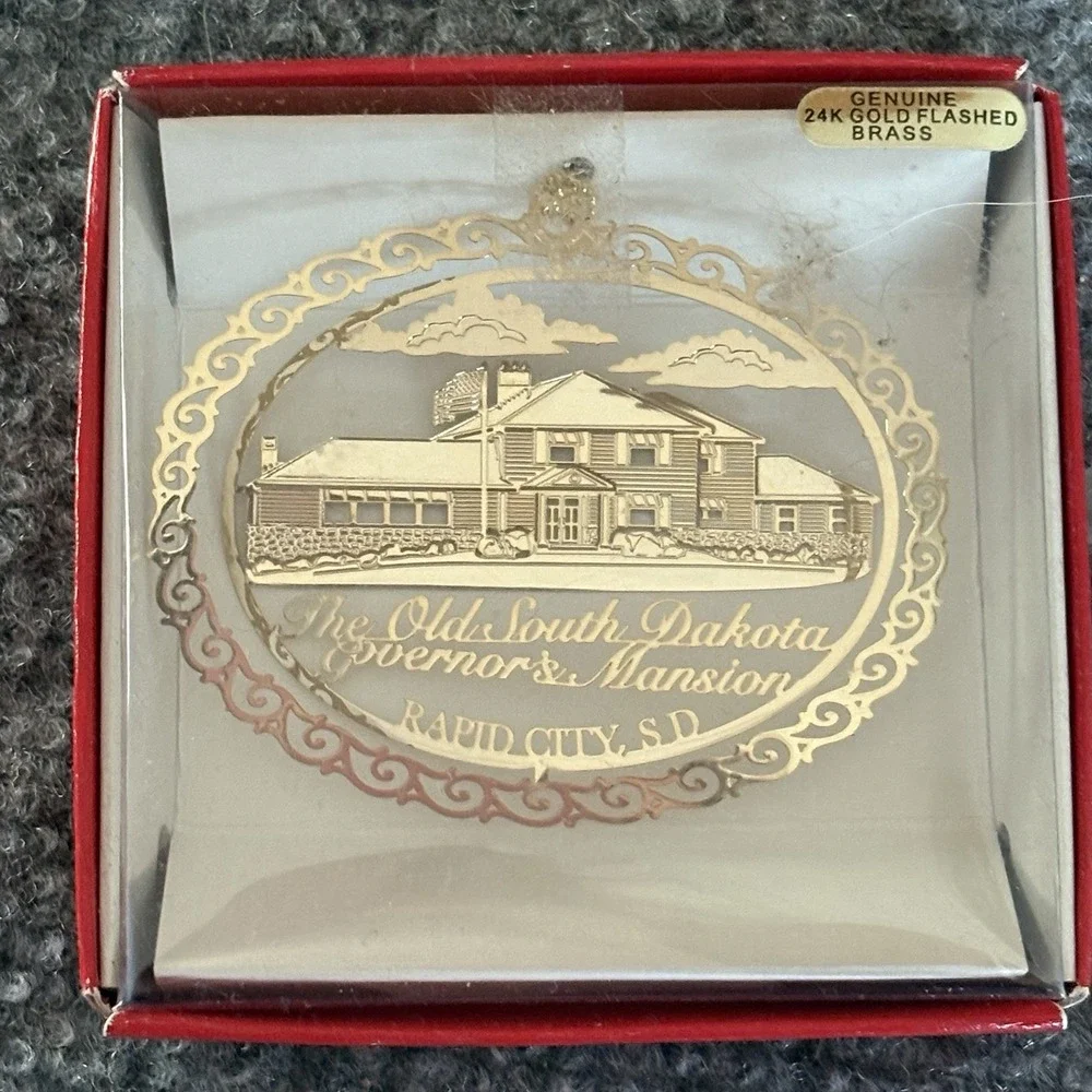 Vintage Landmark Ornament Lot 2‎ Gold Flashed Brass NH SD House Historic Sites